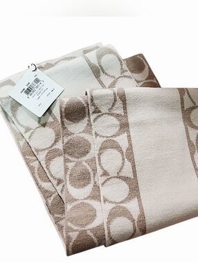 Coach Scarf, Cream Color. Nwt Authentic
